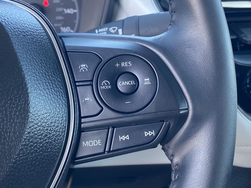 2025 Toyota Corolla SEImage 28