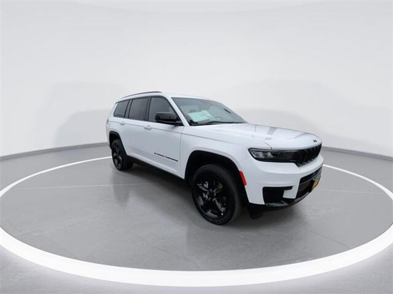2023 Jeep Grand Cherokee L AltitudeImage 2