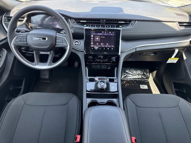 New 2026 Jeep Grand Cherokee L Laredo 4x2