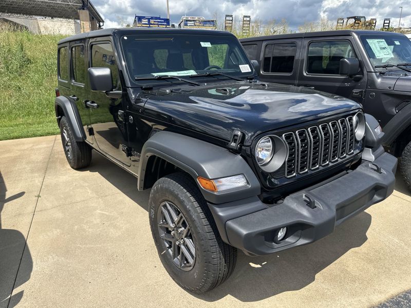 New 2025 Jeep Wrangler 4-door Sport SImage 3