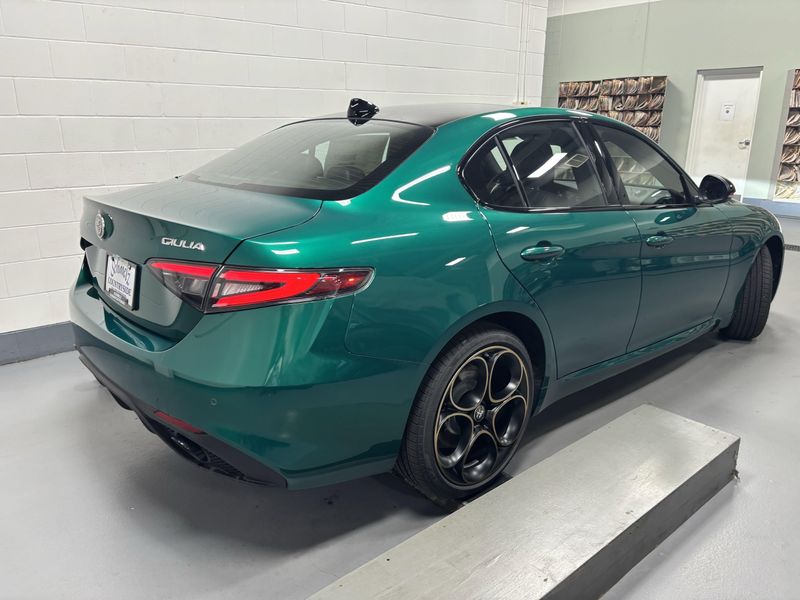 New 2025 Alfa Romeo Giulia Intensa AwdImage 8