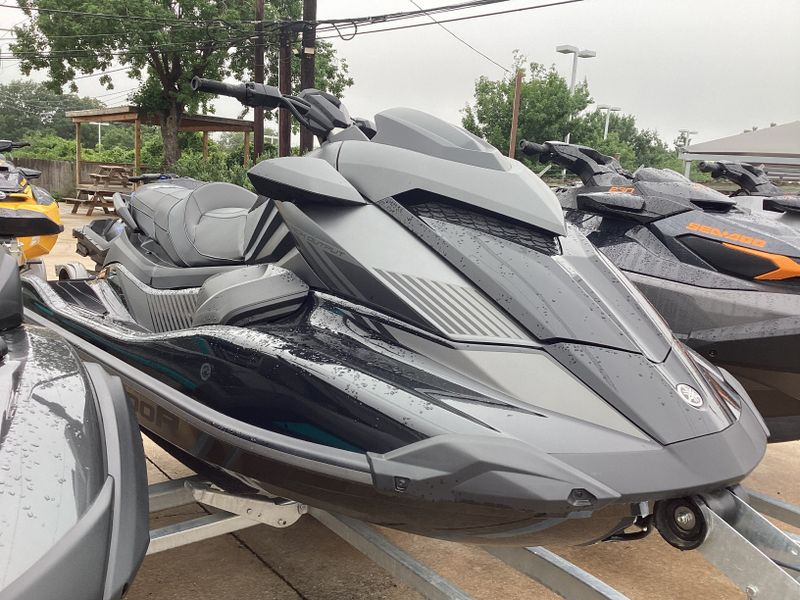 2023 Yamaha GP1800R HO WITH AUDIO SYSTEM BLACK AND CARBON Image 5