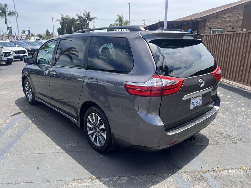 Used 2020 Toyota Sienna LimitedImage 3