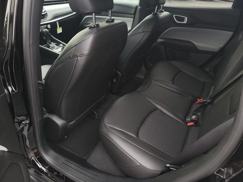 2025 Jeep Compass Latitude 4x4Image 24