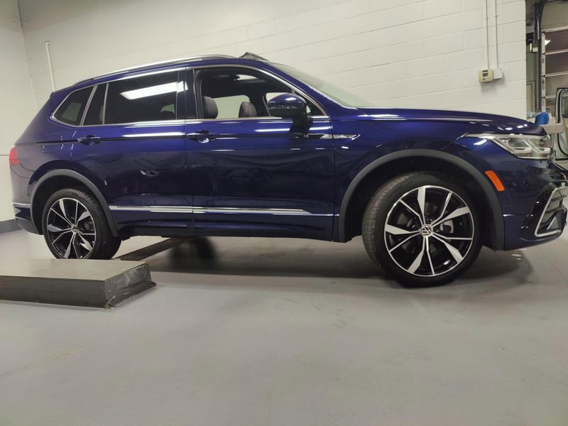 Used 2024 Volkswagen Tiguan AWD SEL R-Line w/Sunroof/NavImage 3
