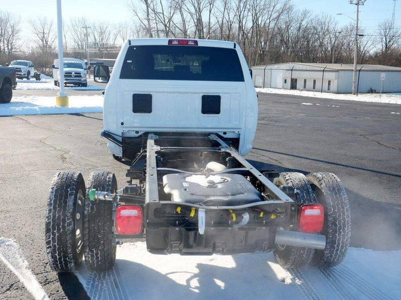 2024 RAM 5500 Tradesman Chassis Crew Cab 4x4 84