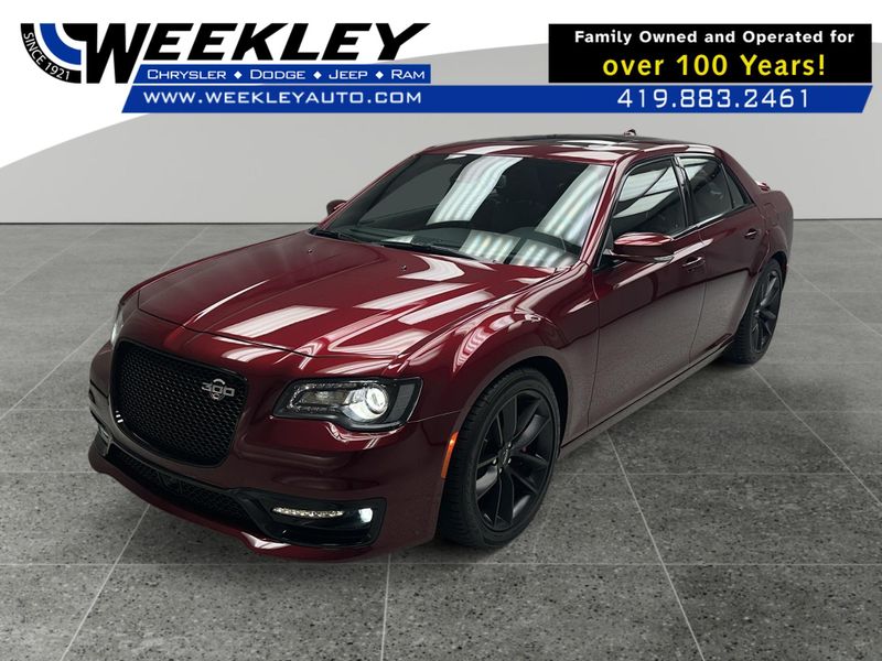 Used 2023 Chrysler 300 300CImage 1