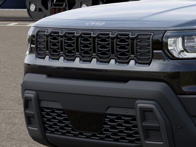 New 2026 Jeep Cherokee Laredo 4x4Image 11