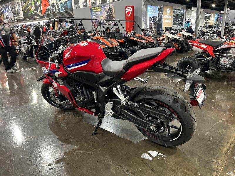 New 2026 Honda CBR650R E-CLUTCH Image 17