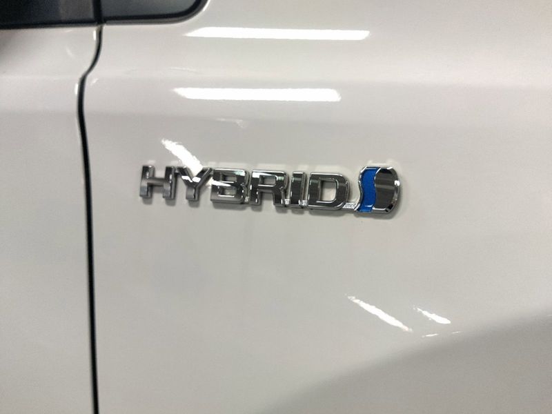 2018 Toyota RAV4 Hybrid XLE w/Navigation AWDImage 15