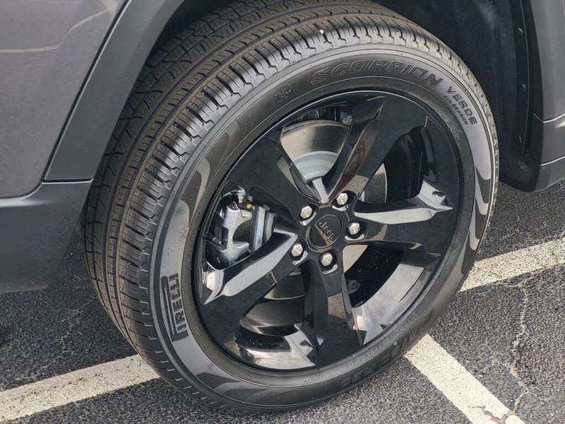 New 2025 Jeep Grand Cherokee L Limited 4x4Image 7