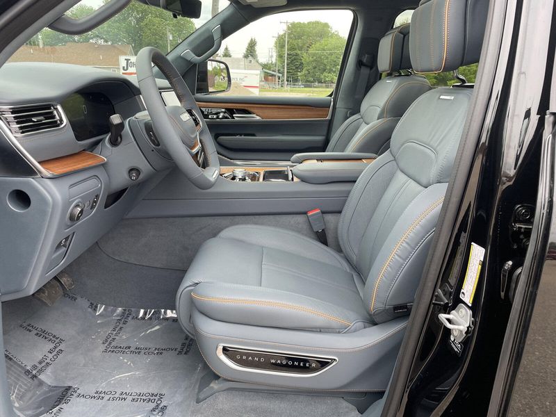2022 Grand Wagoneer Series II 4x4Image 16