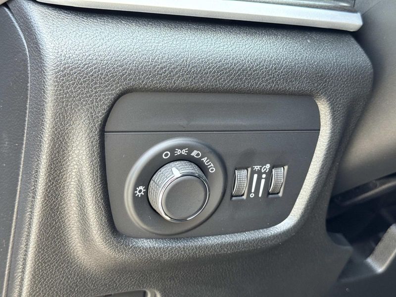 New 2026 Jeep Grand Cherokee L Laredo Altitude 4x2