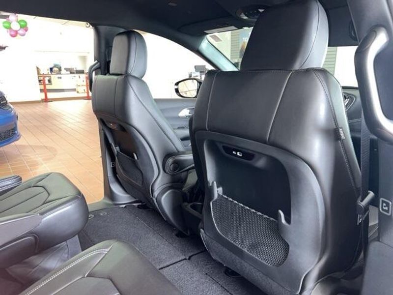 2025 Chrysler Pacifica SelectImage 15
