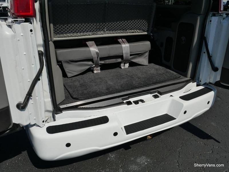 2021 Chevrolet Express Passenger Image 9