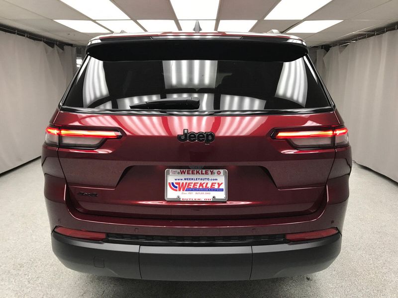 New 2025 Jeep Grand Cherokee L Altitude X 4x4Image 11