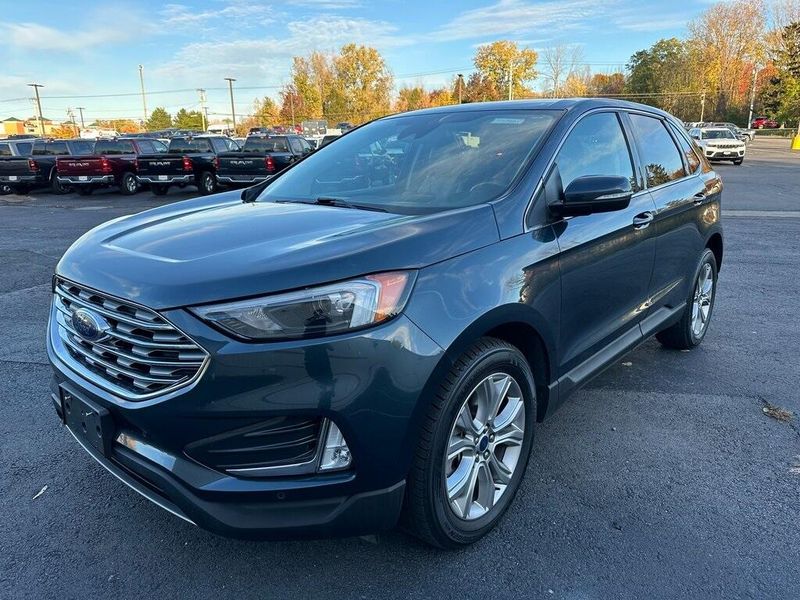 2022 Ford Edge Titanium photo 3
