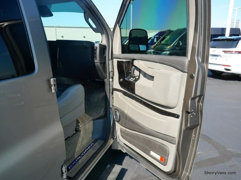 2020 GMC Savana Cargo Van Image 30