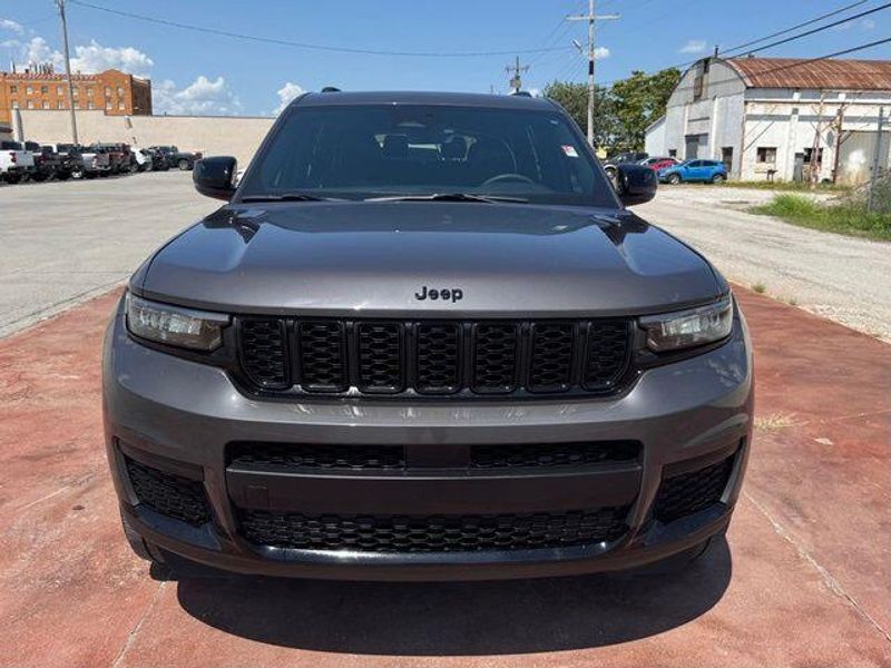 Used 2025 Jeep Grand Cherokee L Altitude XImage 2