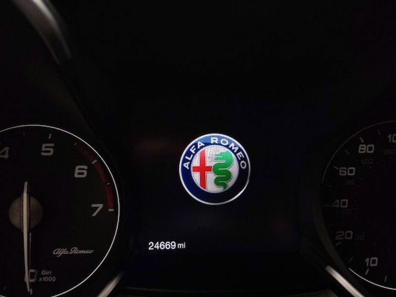 2019 Alfa Romeo Giulia Ti Q4 AWD w/SunroofImage 29