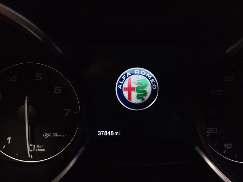 2022 Alfa Romeo Stelvio Ti Premium AWD w/Sunroof & NavImage 35