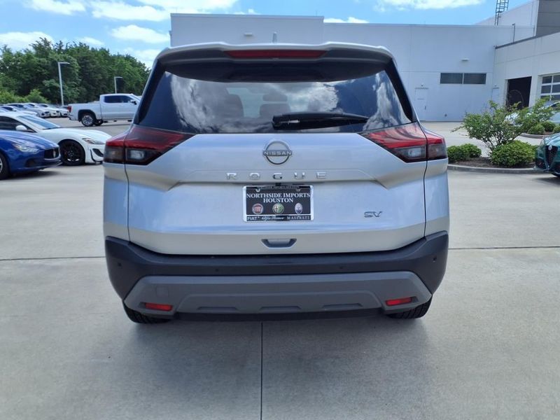 2023 Nissan Rogue SVImage 12