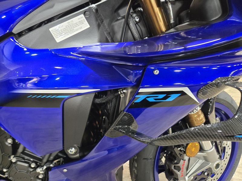 2025 Yamaha YZFR1 TEAM BLUE Image 8