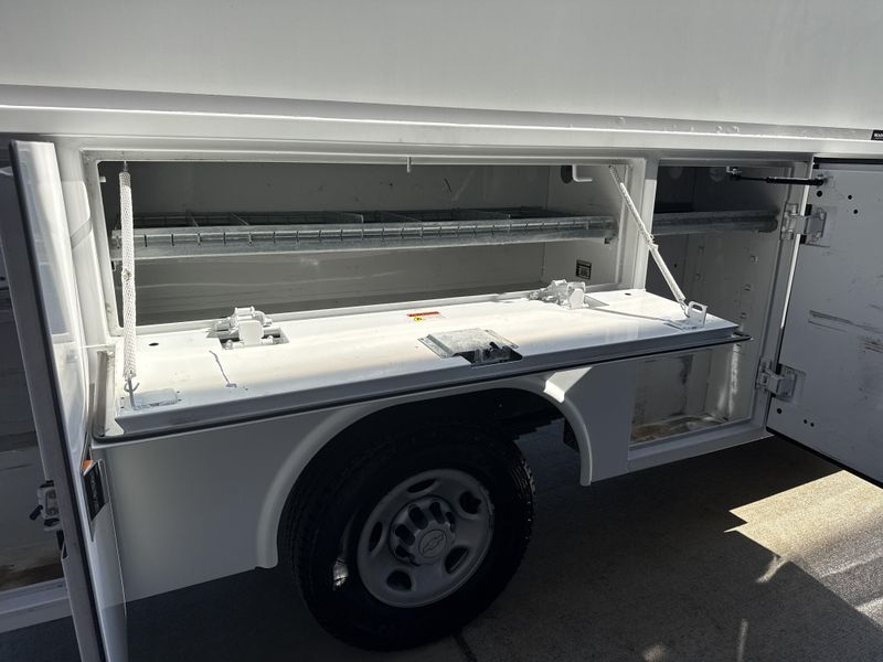 Used 2017 Chevrolet Express Cutaway Image 30