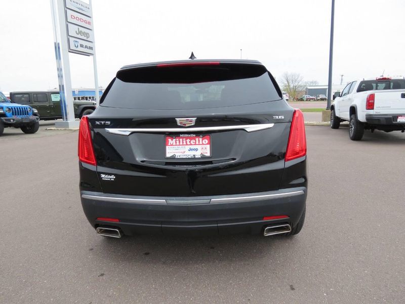 2018 Cadillac XT5 Base 4dr SUVImage 3