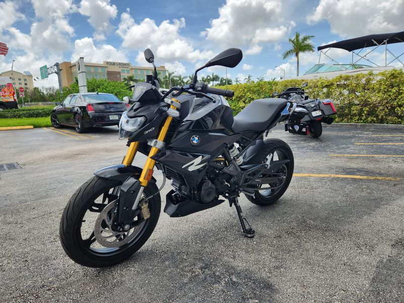 2024 BMW G 310 R Image 3