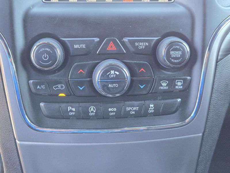 Used 2021 Jeep Grand Cherokee Laredo E 4x2