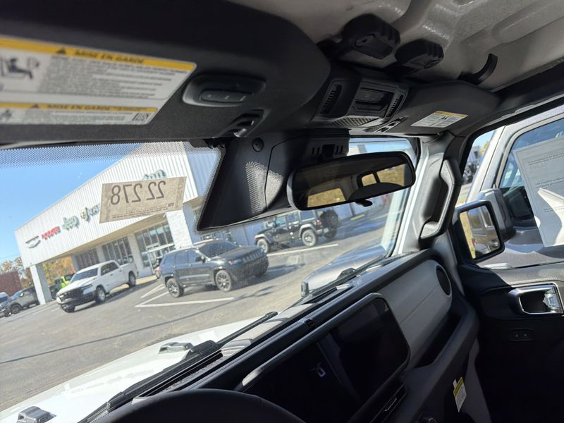 New 2026 Jeep Wrangler 4-door Sport SImage 28