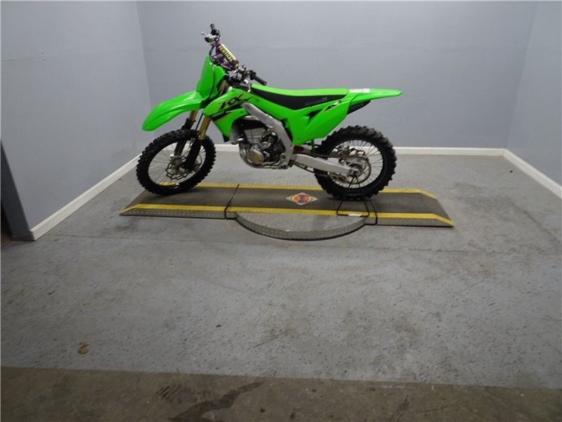 2022 Kawasaki KX 450 in a Lime Green exterior color. New England Powersports 978 338-8990 pixelmotiondemo.com 