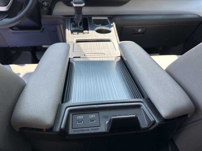 2025 Toyota Sienna XLEImage 26