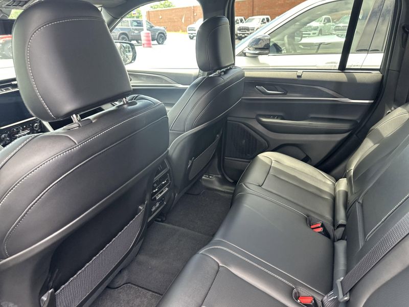 2025 Jeep Grand Cherokee Limited 4x4Image 17