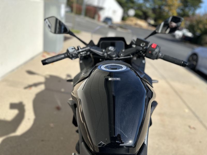 2025 Suzuki GSXS 8R in a Matte Black exterior color. Cross Country Powersports 732-491-2900 crosscountrypowersports.com 