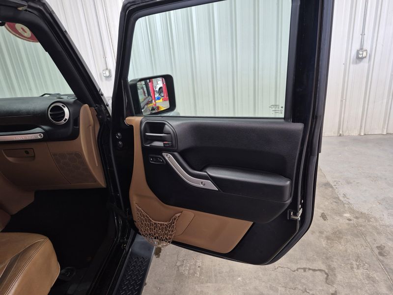 Used 2016 Jeep Wrangler Unlimited SaharaImage 10