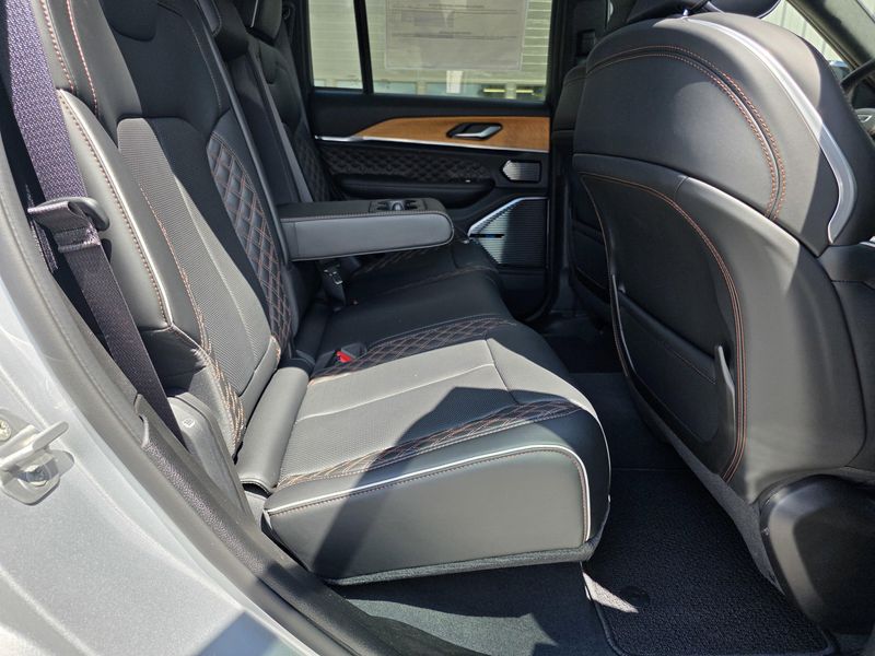 Used 2023 Jeep Grand Cherokee 4xe Summit ReserveImage 14