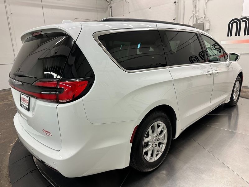 2022 Chrysler Pacifica Touring LImage 15