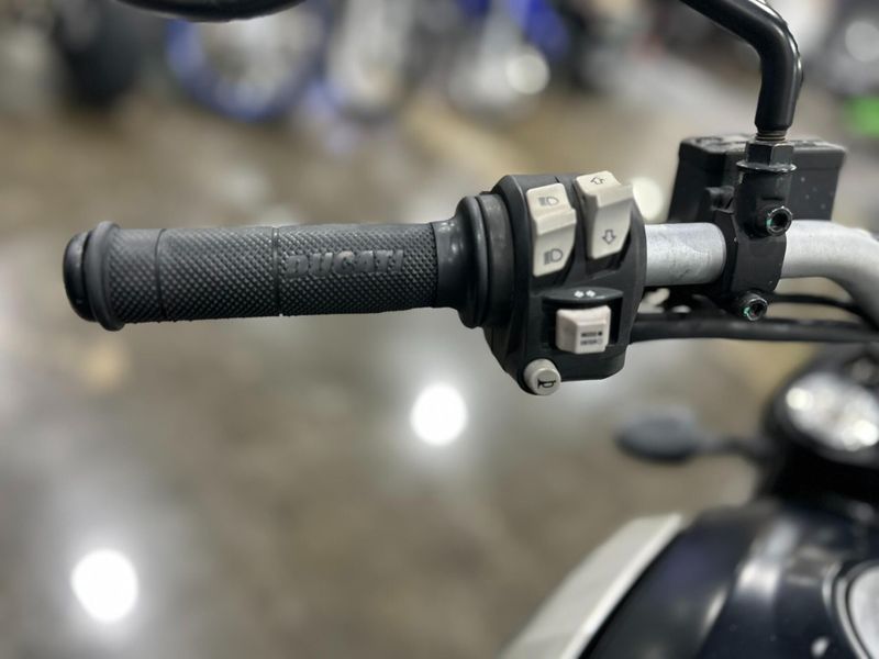 Used 2022 Ducati SCRAMBLER ICON DARK Image 16
