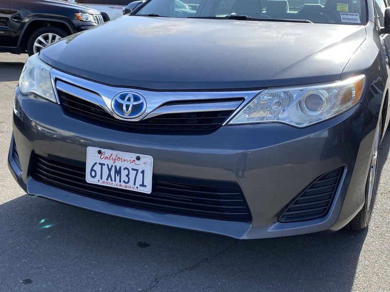 2012 Toyota Camry Hybrid LEImage 9