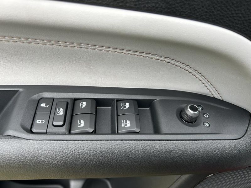 2025 Jeep Compass Limited photo 12