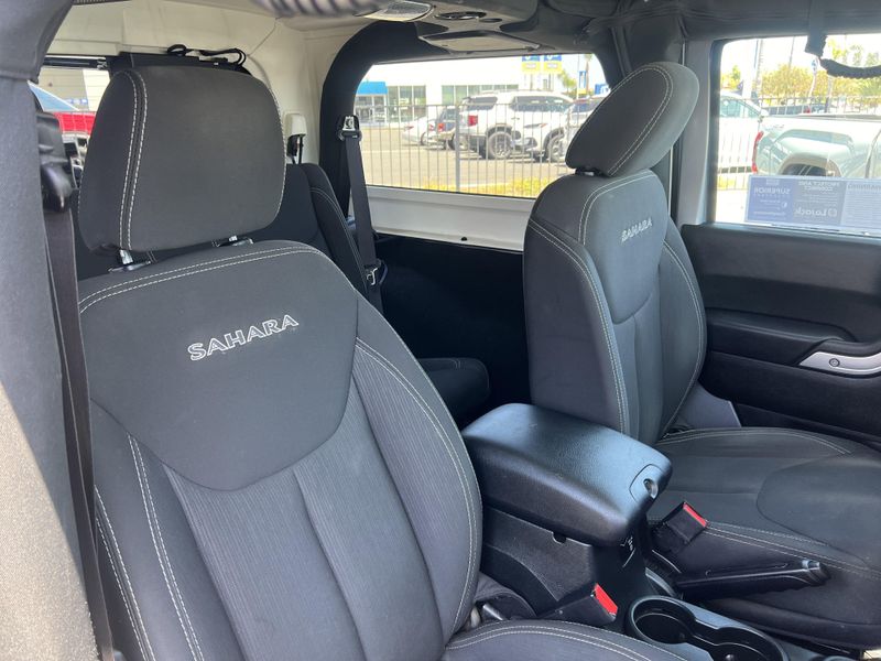 Used 2018 Jeep Wrangler JK SaharaImage 19