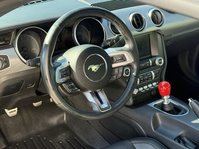 2022 Ford Mustang GT Premium photo 9
