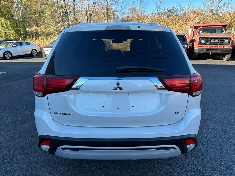 2020 Mitsubishi Outlander SEImage 13