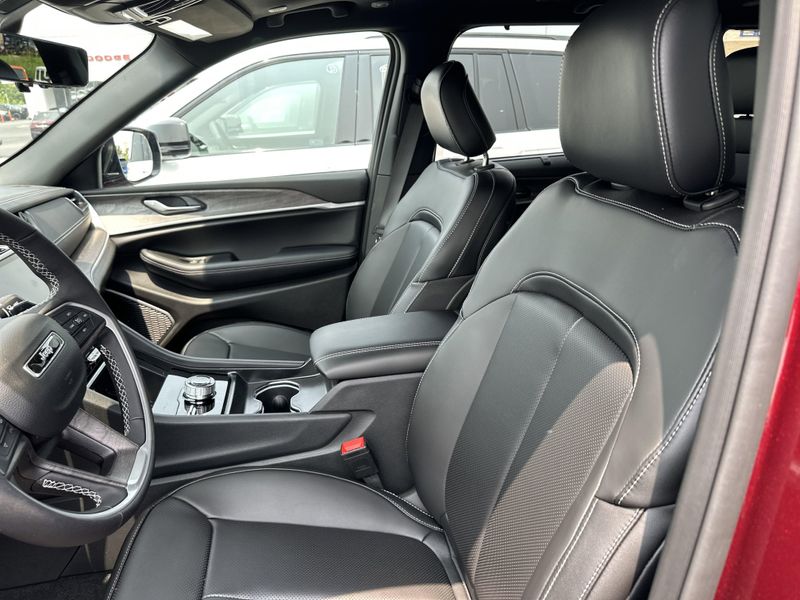 New 2025 Jeep Grand Cherokee Limited 4x4Image 20