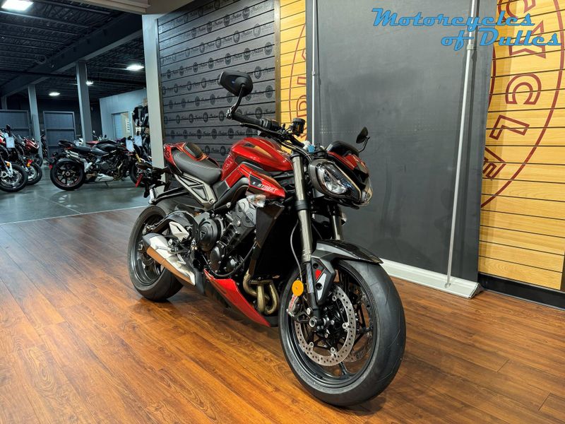 2025 Triumph Street Triple 765 RS Image 2