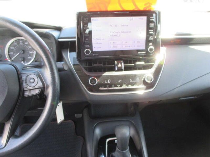 2022 Toyota Corolla LEImage 19