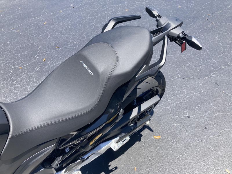 2025 BMW F 900 R