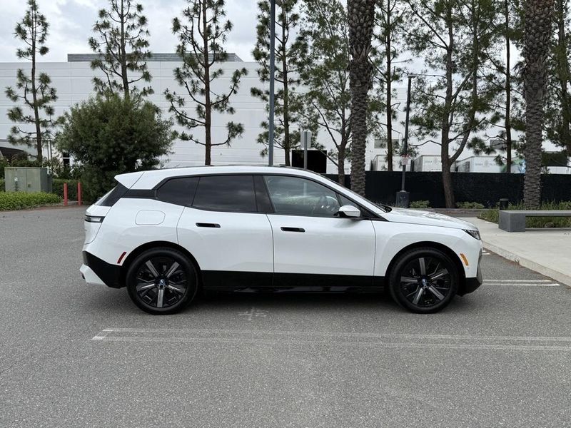 2025 BMW iX xDrive50Image 5